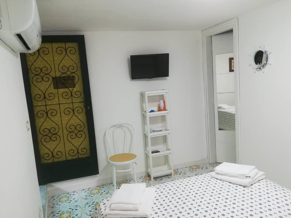 Villa Iscla Maison D'Hotes Ischia Bagian luar foto